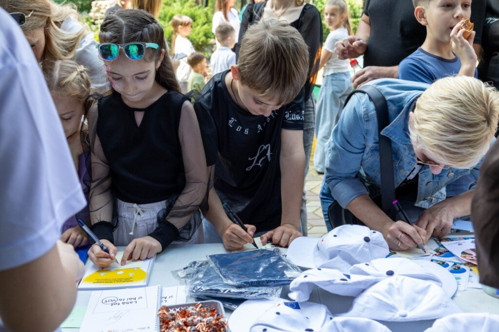 Ziua Copilului celebrată în centrul orașului împreună cu echipa CRAT photo 2025 06 07 14 33 23